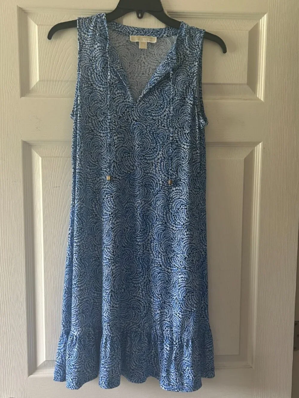 Michael Kors Sleeveless Shift Dress Ruffle Pleated Hem Size XS V-Neck in pristin